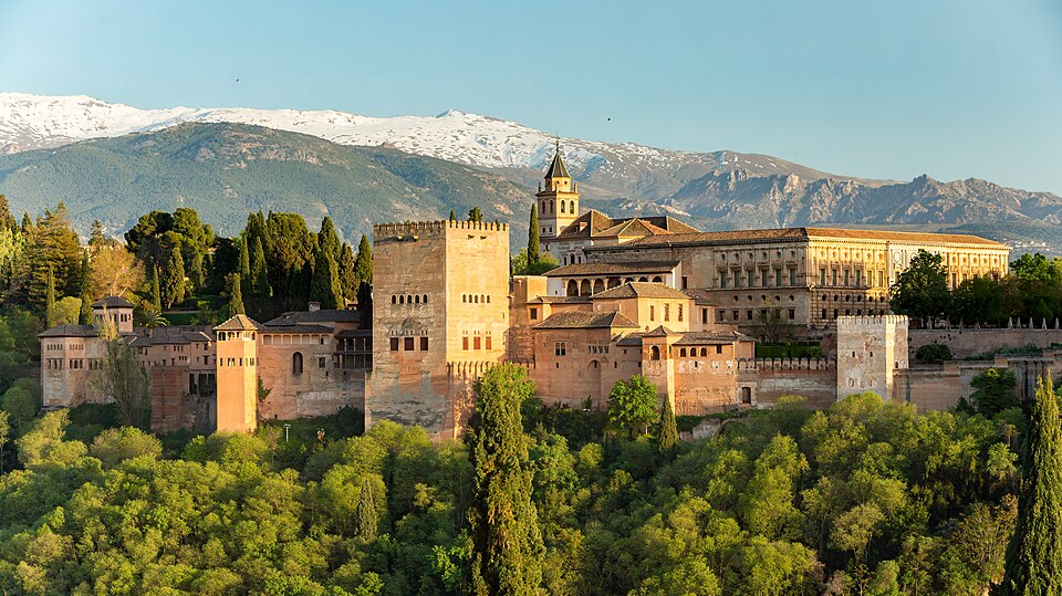 Alhambra de Granada desde el Mirador de San Nicolás. Fuente: Wikimedia Commons. 