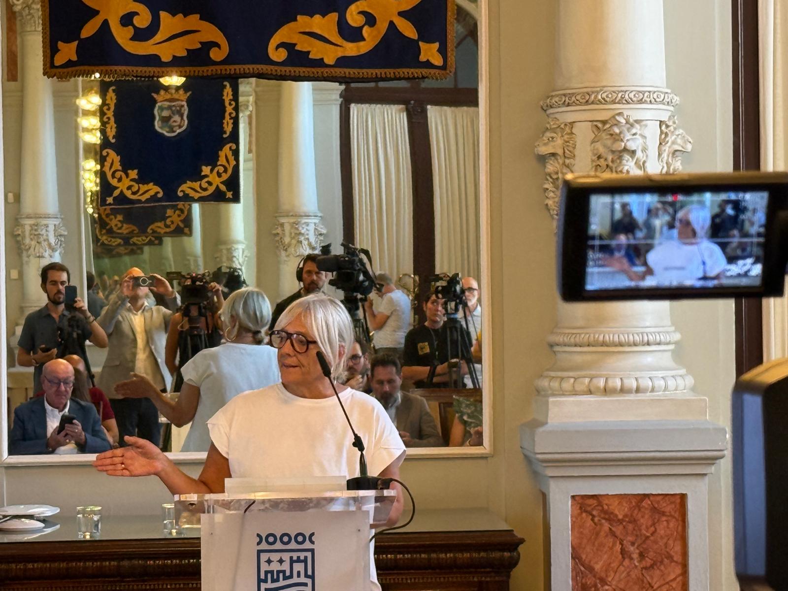 Mari Carmen Sanz durante la presentación de las 599 viviendas asequibles de GENIVS INSULAE en Málaga